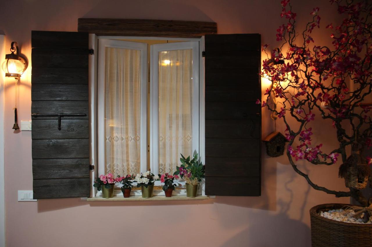 Appartamento Balcone Fiorito Fonzolo Bagian luar foto