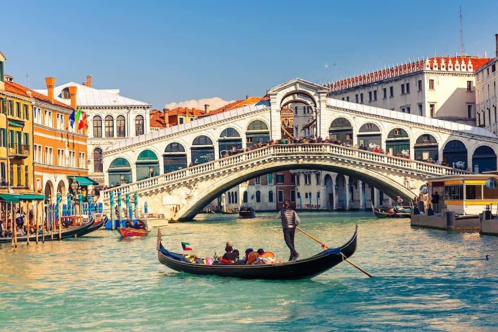 Appartamento Balcone Fiorito Fonzolo Bagian luar foto